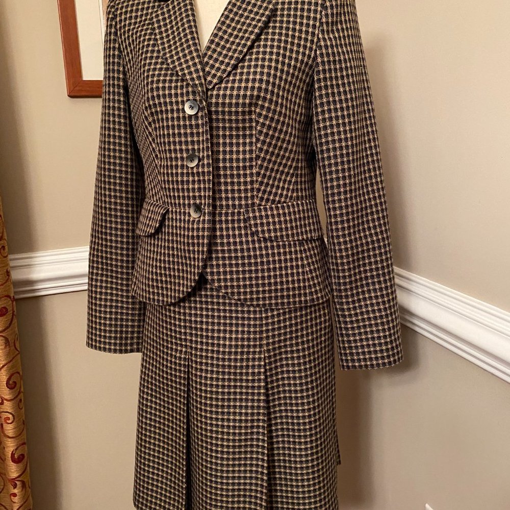 ISABEL & NINA 2-PC SKIRT SUIT SIZE 8 COLOR:  GREEN/TAN/BLACK